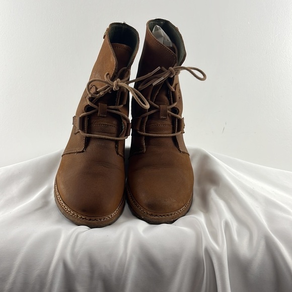 El Naturalista Brown Nubuck Lace-Up Boots - Picture 2 of 8